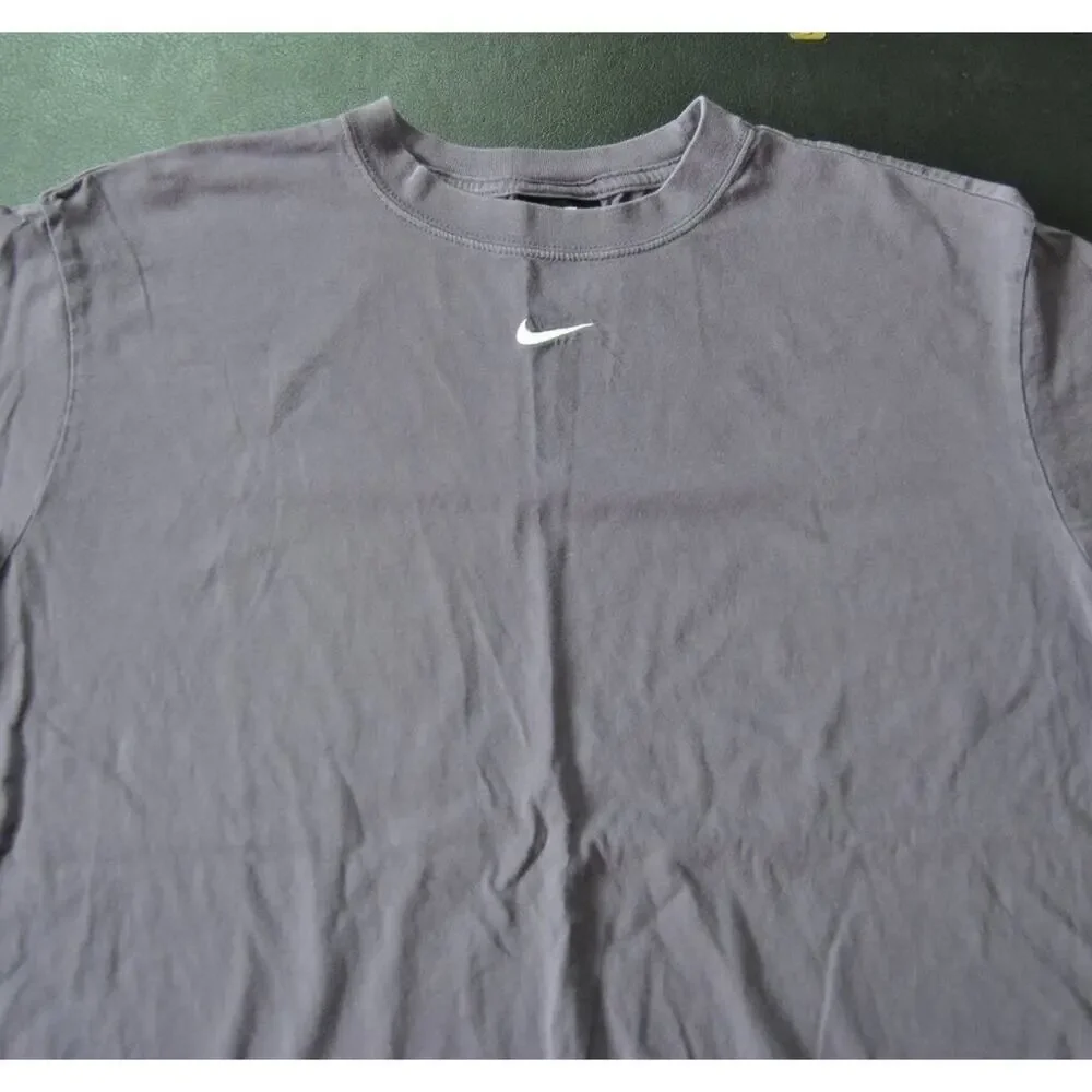 Nike Purple Center Swoosh Logo Short Sleeve Shirt Medium